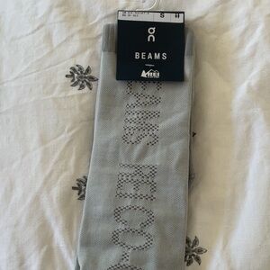 On Running Gray Socks